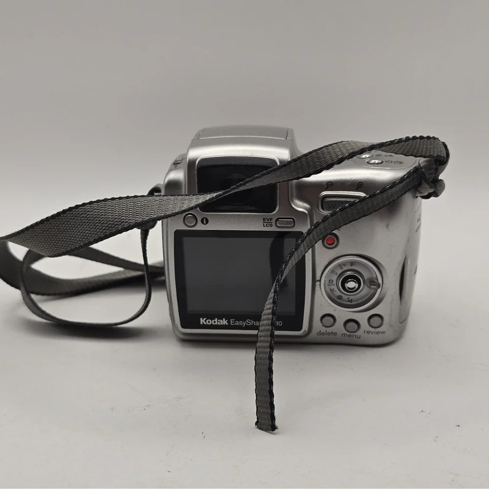 Kodak EasyShare Z710 7.1MP Point & Shoot 10x Optical Zoom Silver & Case NOT WRKG